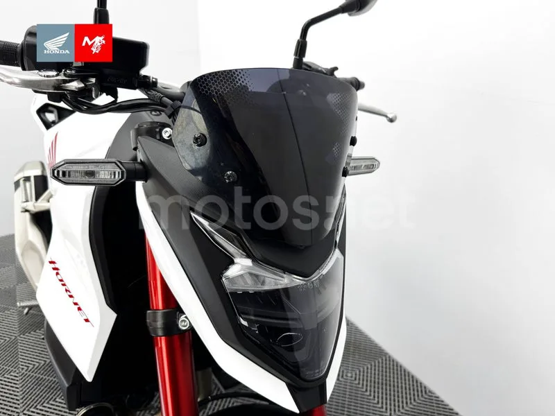 Honda CB750 Hornet - Vista 14