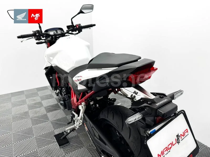 Honda CB750 Hornet - Vista 21