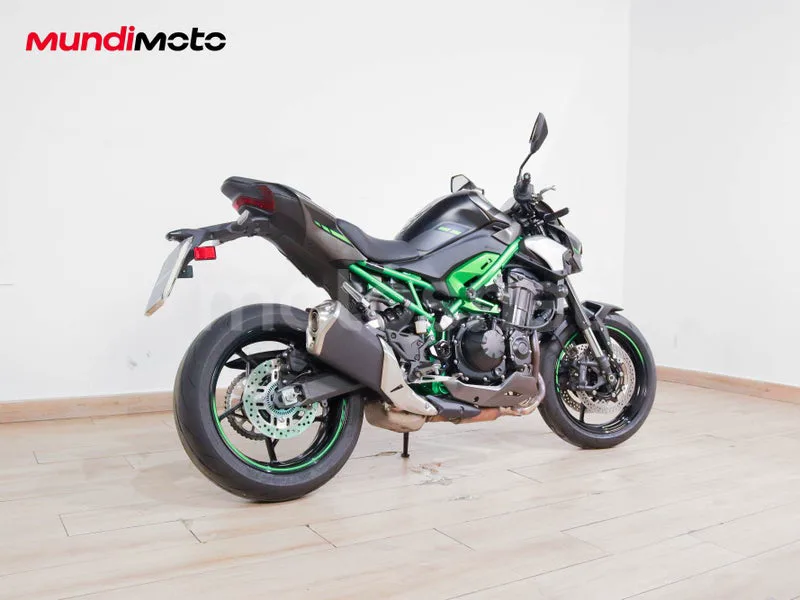 Kawasaki Z900 - Vista 3