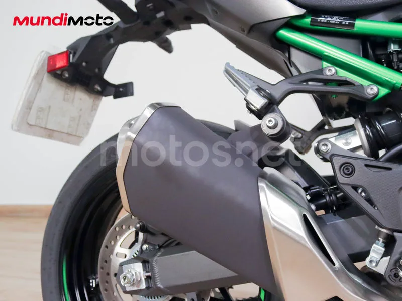 Kawasaki Z900 - Vista 21