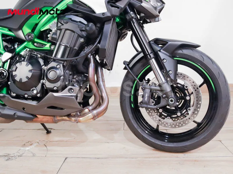 Kawasaki Z900 - Vista 26