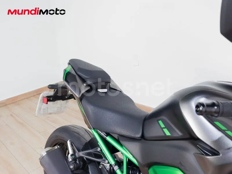 Kawasaki Z900 - Vista 27