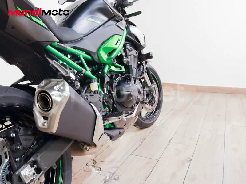 Kawasaki Z900 - Vista 4