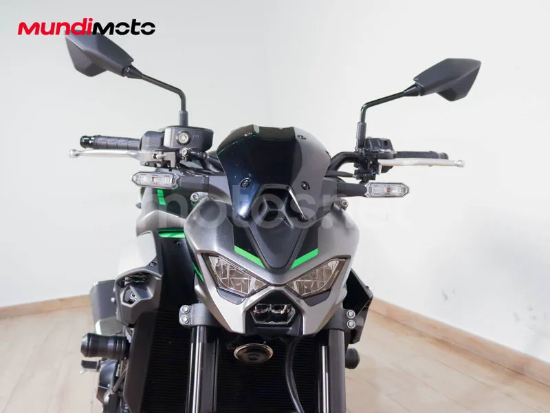 Kawasaki Z900 - Vista 5