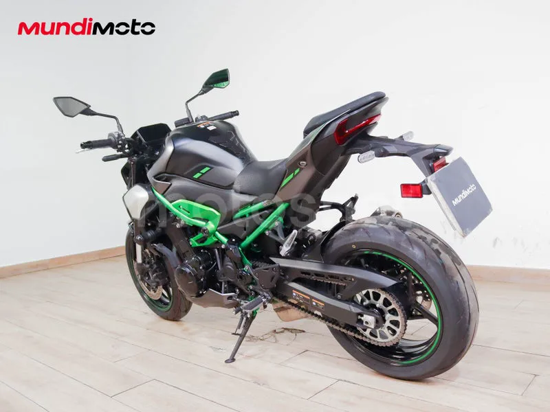 Kawasaki Z900 - Vista 8
