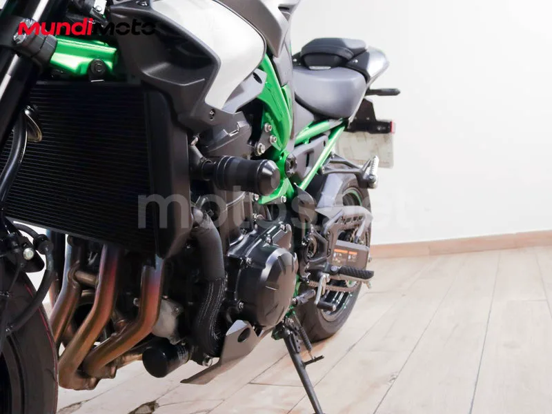 Kawasaki Z900 - Vista 10