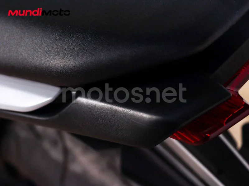 Yamaha MT-07 - Vista 15
