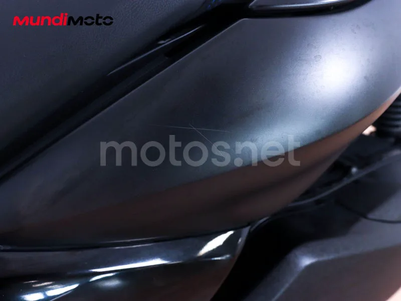 Yamaha TMAX - Vista 19