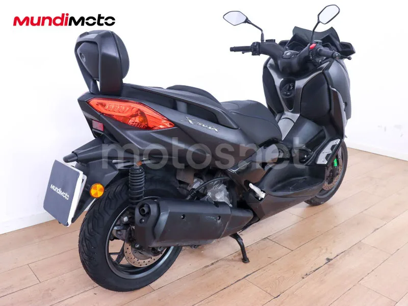 Yamaha TMAX - Vista 3
