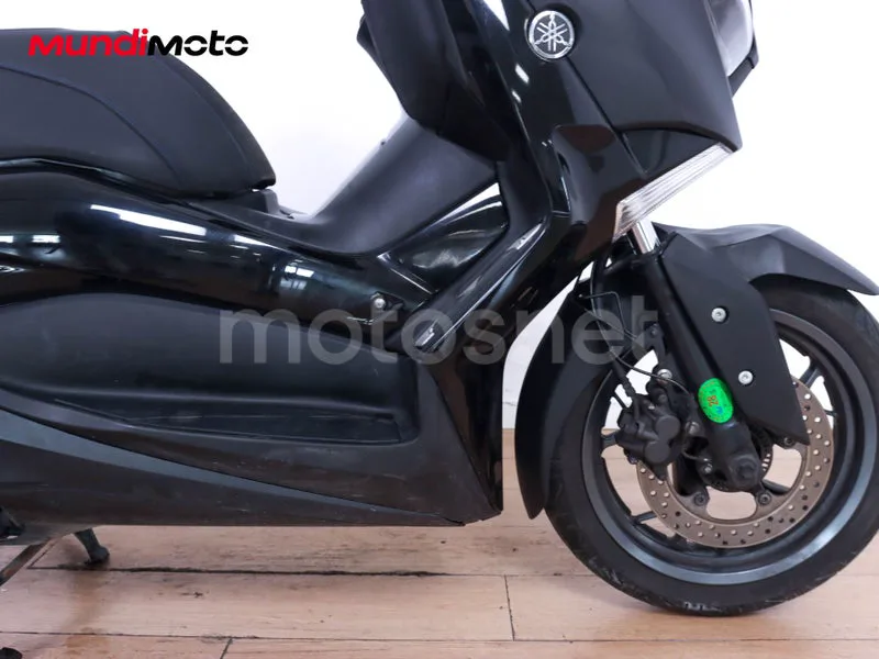 Yamaha TMAX - Vista 22