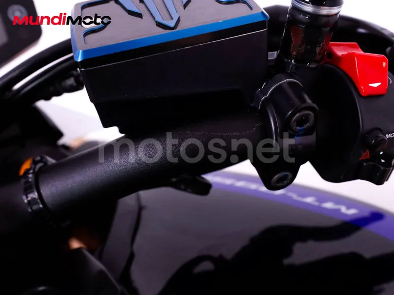 Yamaha MT-09 - Vista 15