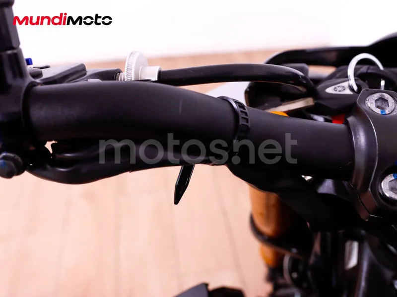 Yamaha MT-09 - Vista 18