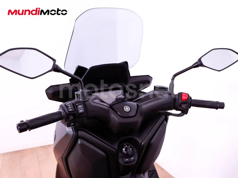Yamaha XMAX 300 - Vista 11