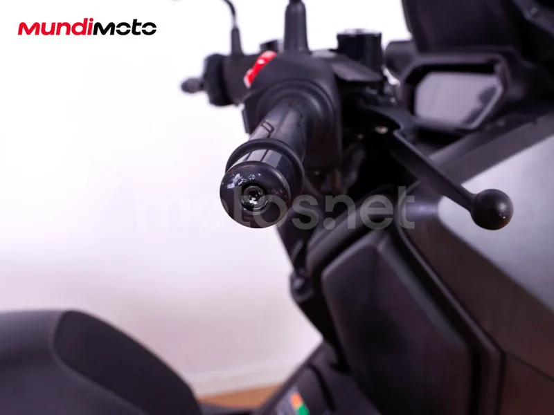 Yamaha XMAX 300 - Vista 24