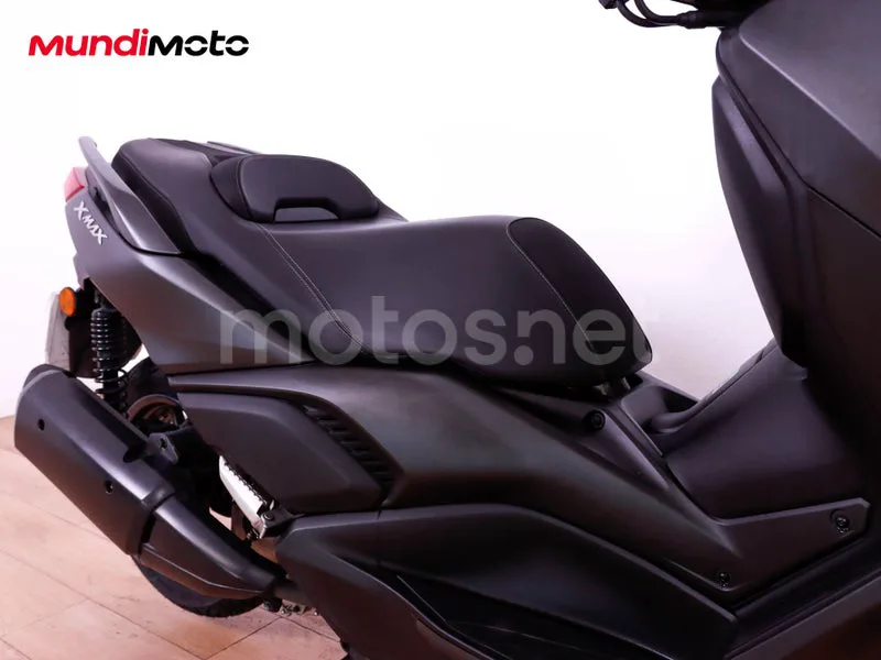 Yamaha XMAX 300 - Vista 30