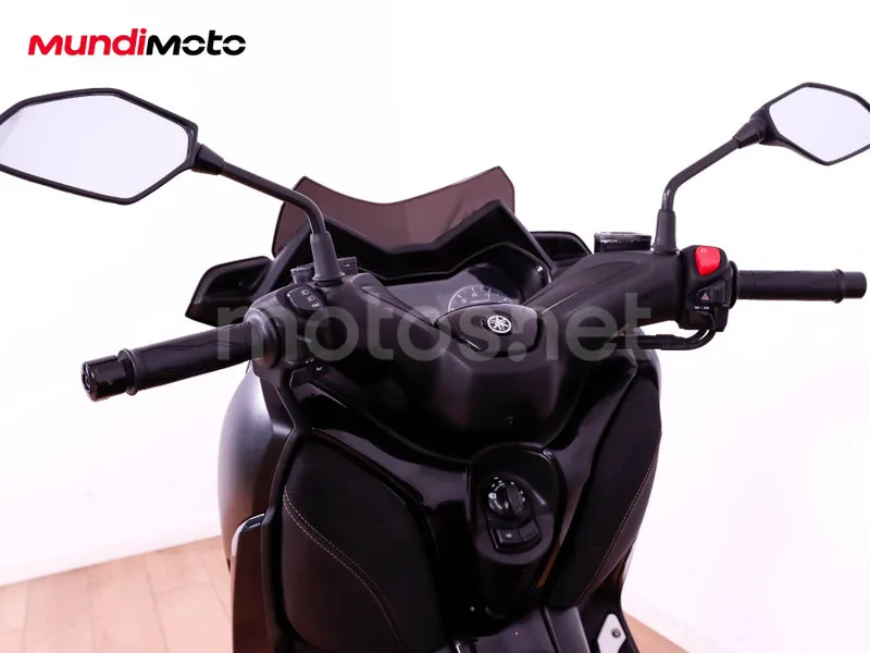 Yamaha TMAX - Vista 11