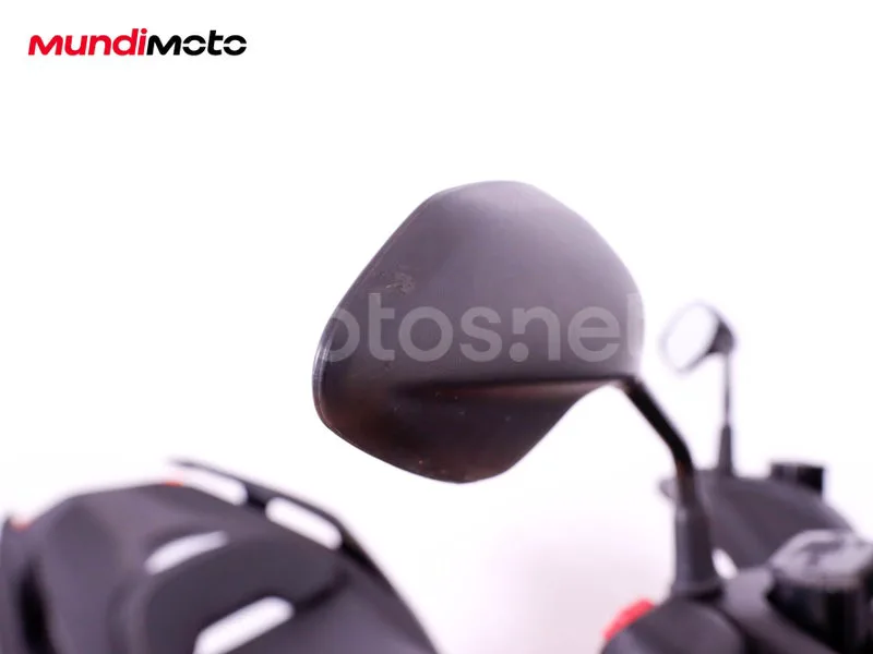 Yamaha TMAX - Vista 13