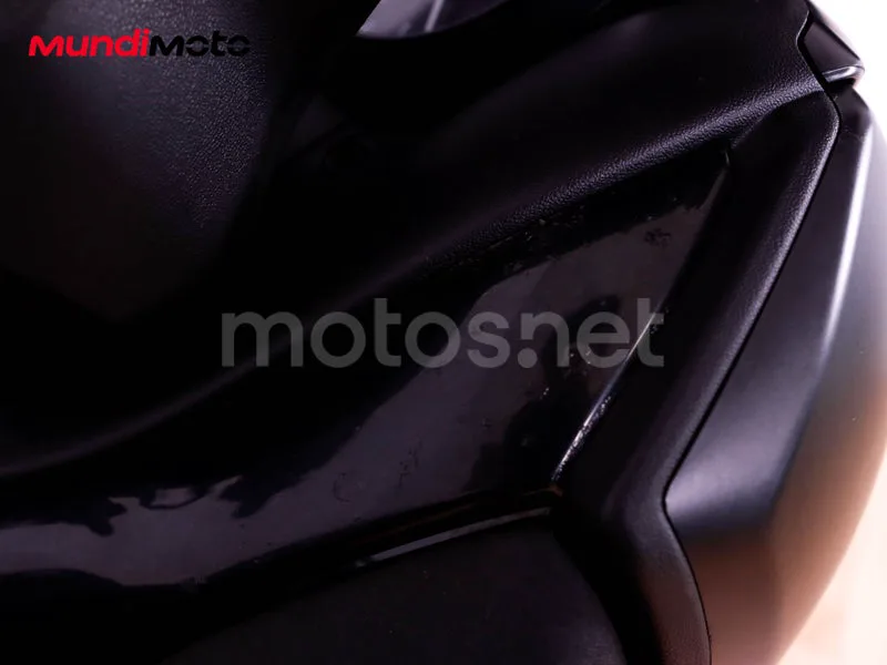 Yamaha TMAX - Vista 23
