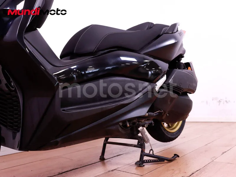 Yamaha TMAX - Vista 10