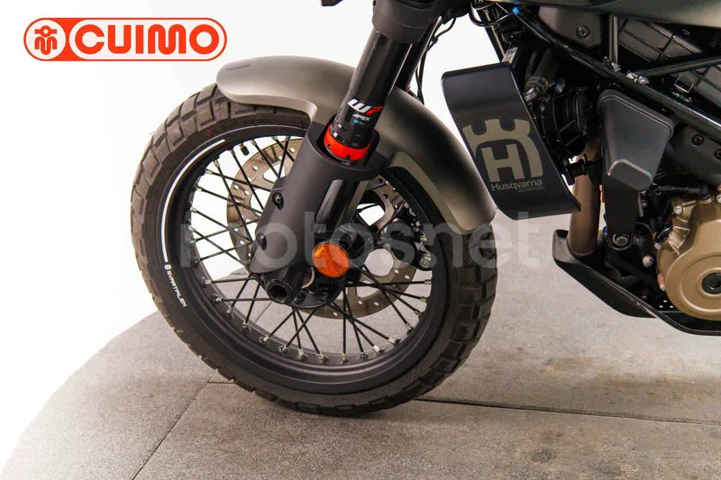 Husqvarna Svartpilen 401 - Vista 24