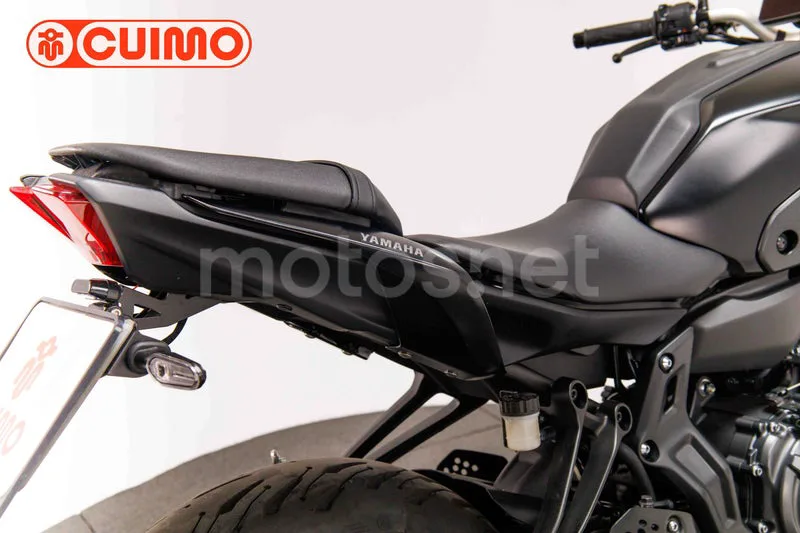 Yamaha MT-07 - Vista 16