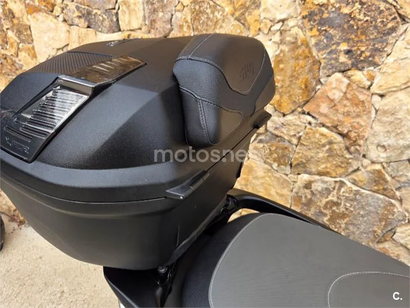 Kawasaki J300 - Vista 13
