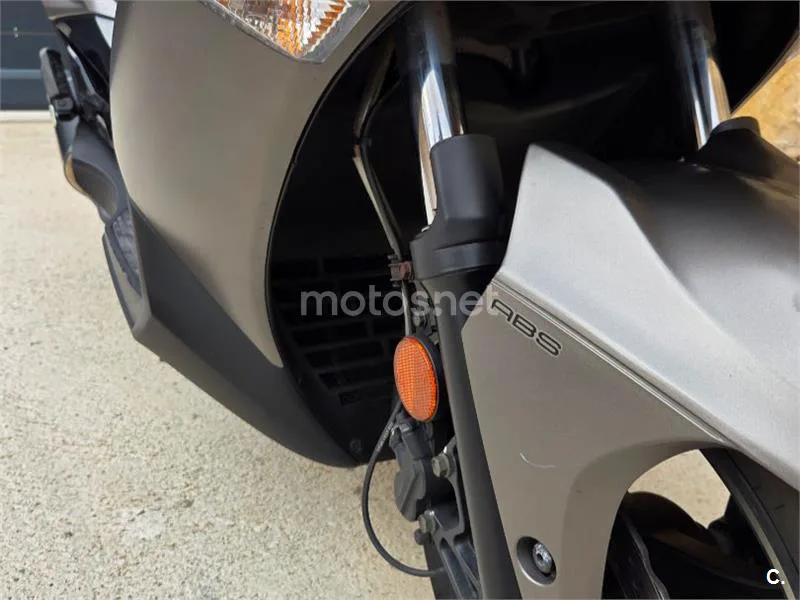 Kawasaki J300 - Vista 6