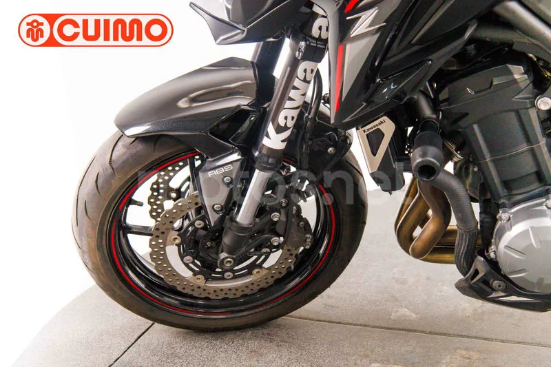 Kawasaki Z900 - Vista 21