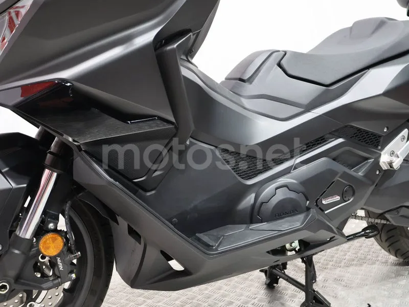 Honda Forza 750 - Vista 13