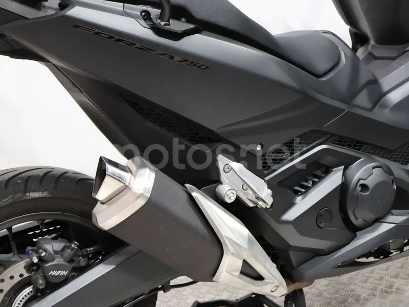 Honda Forza 750 - Vista 15