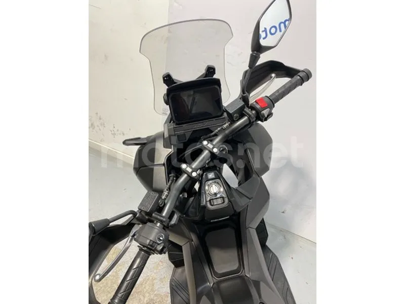 Honda ADV350 - Vista 5