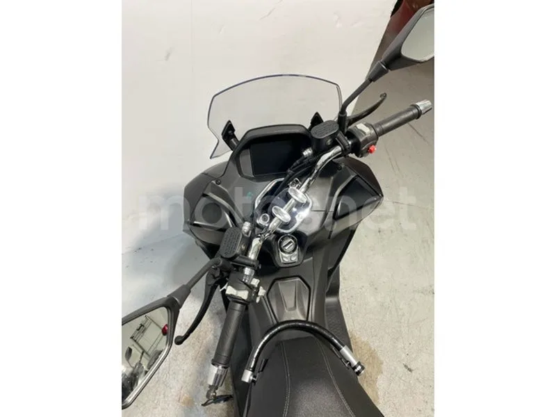 QJ Motor MTX 125 - Vista 5