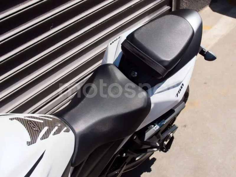 Suzuki GSX-S750 - Vista 25