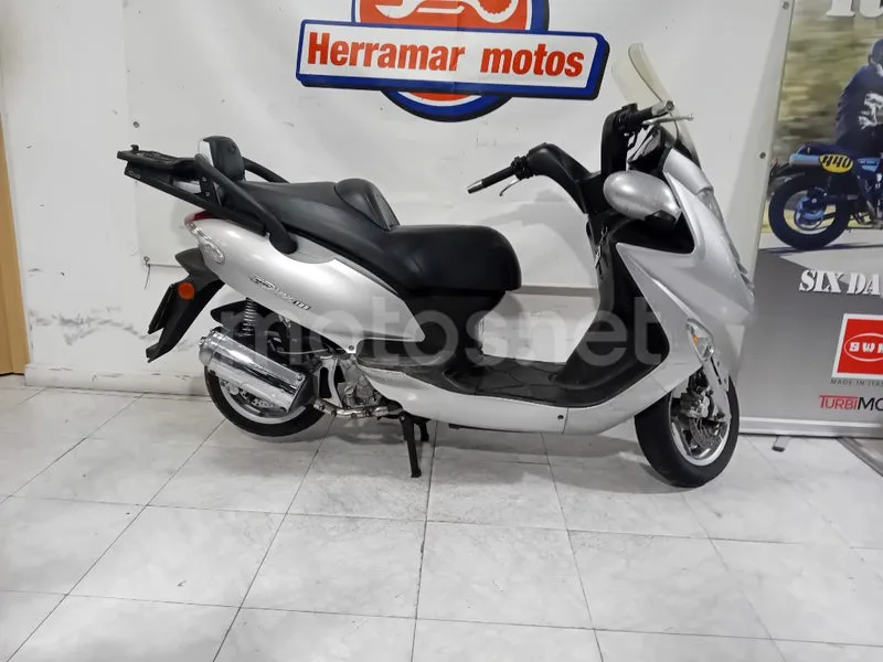 Kymco Grand Dink 125 - Vista 4