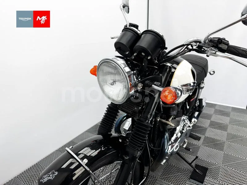 Triumph Bonneville T100 - Vista 18