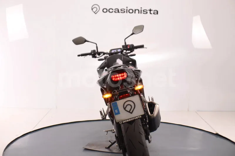 Honda CB750 Hornet - Vista 10