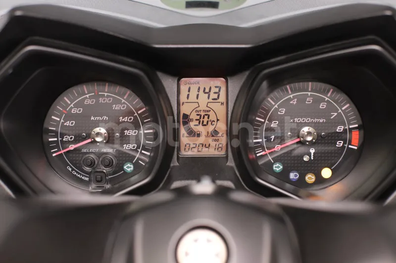 Yamaha XMAX 400 - Vista 6