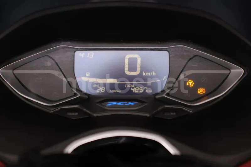 Honda PCX125 - Vista 6