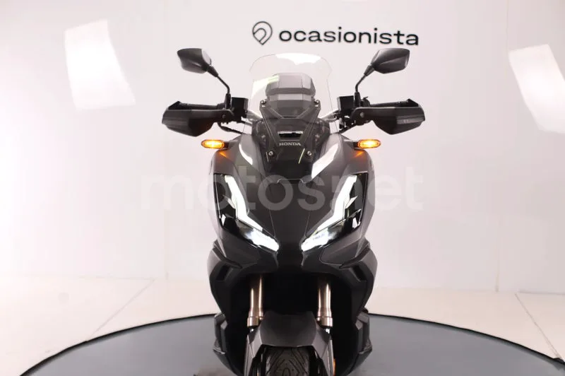 Honda ADV350 - Vista 8