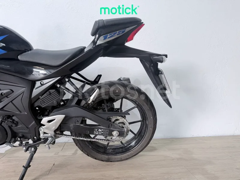 Suzuki GSX-S125 - Vista 7