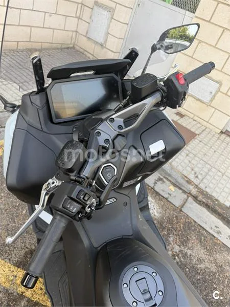 Yamaha TMAX - Vista 3