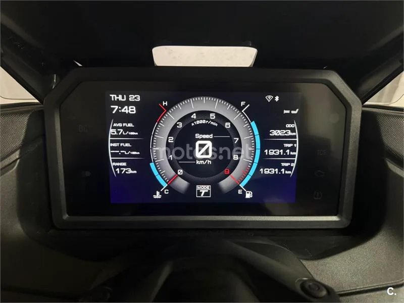 Yamaha TMAX - Vista 4