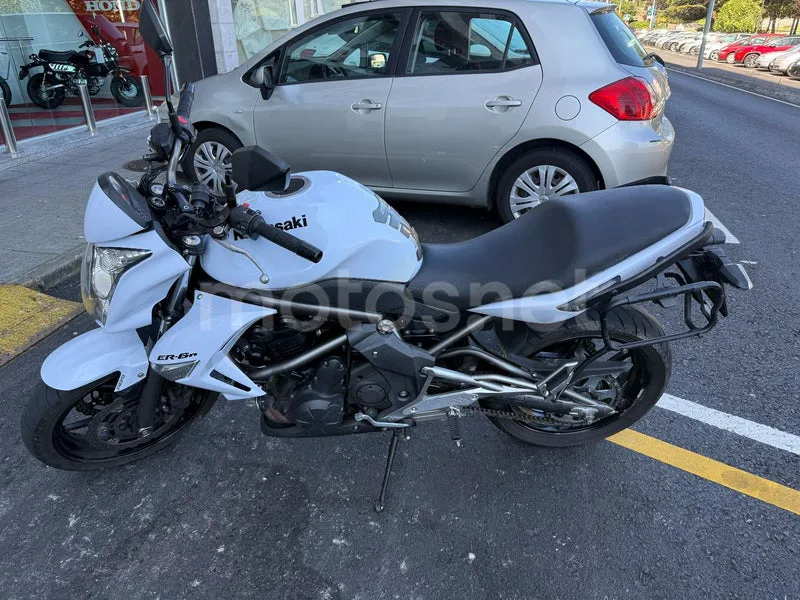 Kawasaki ER-6n - Vista 3