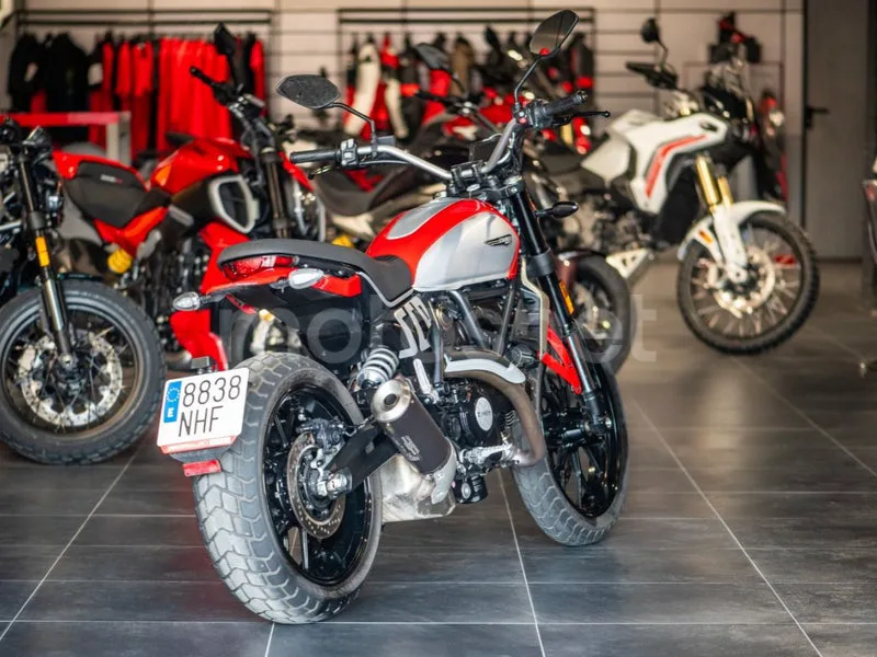 Ducati Scrambler - Vista 9