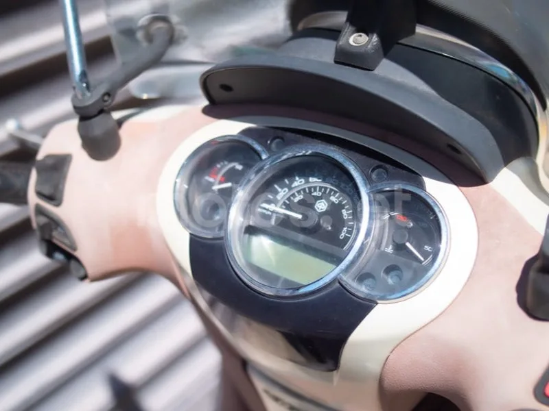 Piaggio Beverly 125 - Vista 8
