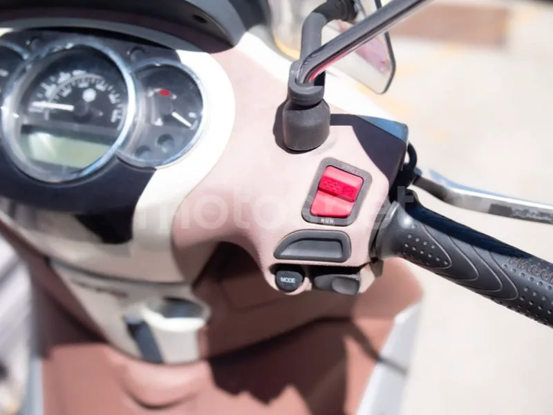 Piaggio Beverly 125 - Vista 10