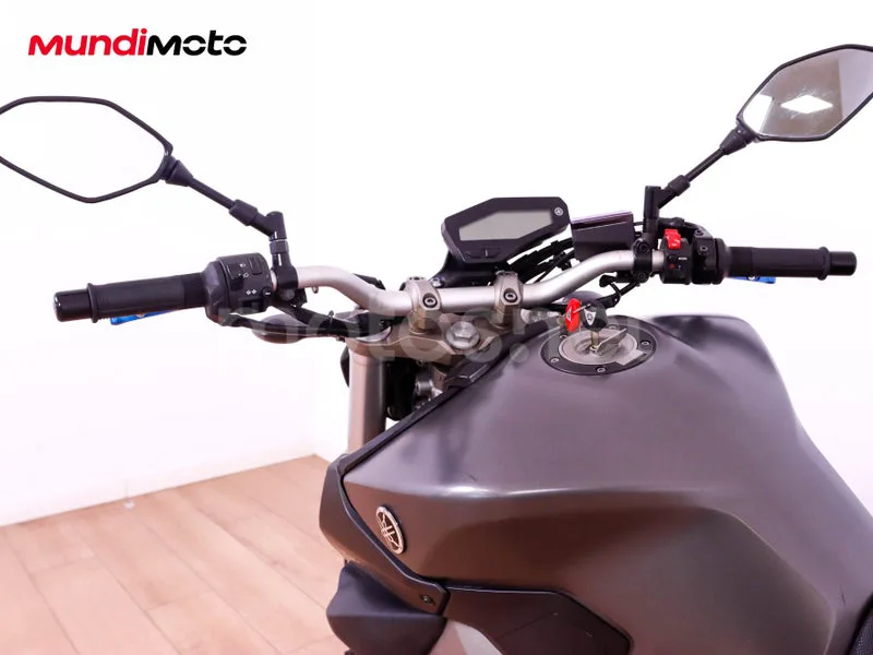 Yamaha MT-09 - Vista 11