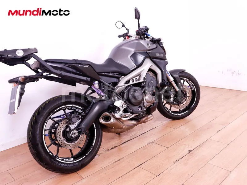 Yamaha MT-09 - Vista 3