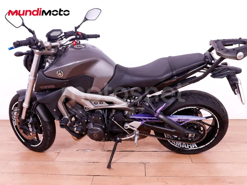 Yamaha MT-09 - Vista 6
