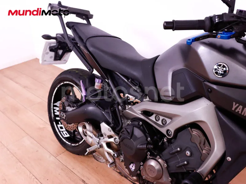 Yamaha MT-09 - Vista 68